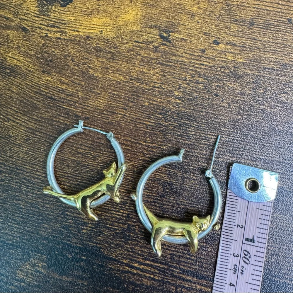 Vintage Cat Hoop Earrings Gold and Silver Tone - Picture 8 of 8